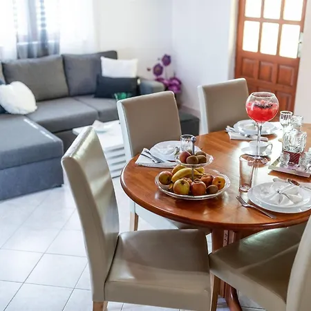 아파트 Maja's Style - Two Bedroom With Terrace And Garden View