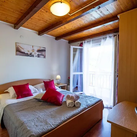 아파트 Maja's Style - Two Bedroom With Terrace And Garden View *