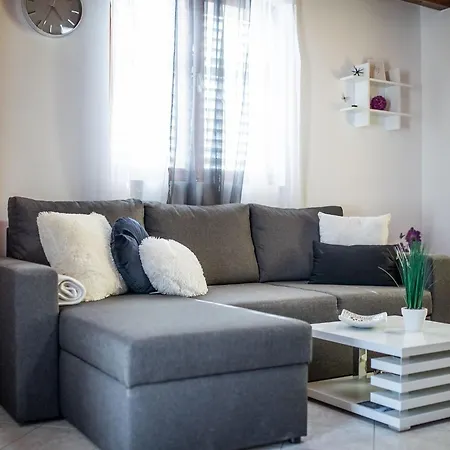 아파트 Maja's Style - Two Bedroom With Terrace And Garden View