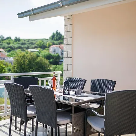 아파트 Maja's Style - Two Bedroom With Terrace And Garden View *