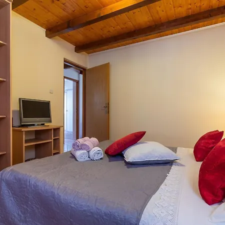 Maja's Style - Two Bedroom With Terrace And Garden View Apartman *